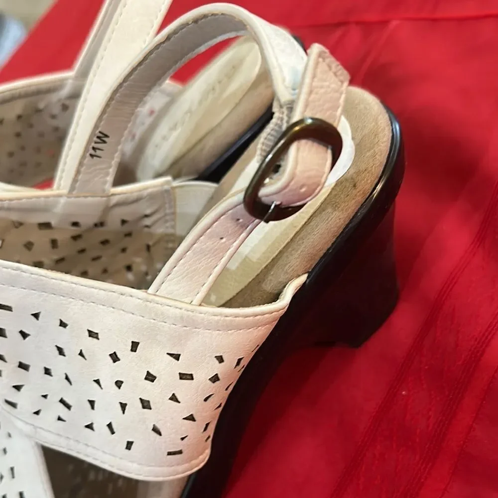 Easy Street White Wedge Sandals with Slingback Size 11